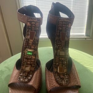 VINCE CAMUTO JEWEL SNAKESKIN HEEL SIZE 9